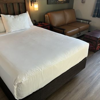 Great Wolf Lodge - Full size bed. - Water Parks Near Me - Naples, Florida