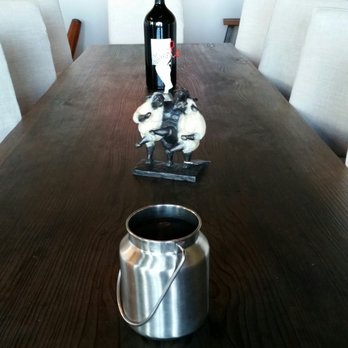 RiverHouse by Blackbird Vineyards - Classy - Wine Tasting Room Near Me - Napa, California