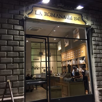 La Romana - Pretty entranceway - Ice Cream & Frozen Yogurt Near Me - Alba, CN