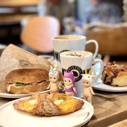Espresso House - Vegan bagel, vegan äppel-croissant, vegan pumpkin latte, sojalatte och hasselnötsbulle (vegetarisk), september 2021