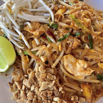 Kwan Kitchen - Pad Thai chicken - Thai Near Me - Pasadena, California Kwan Kitchen - Pad Thai chicken - Thai Near Me - Pasadena, California