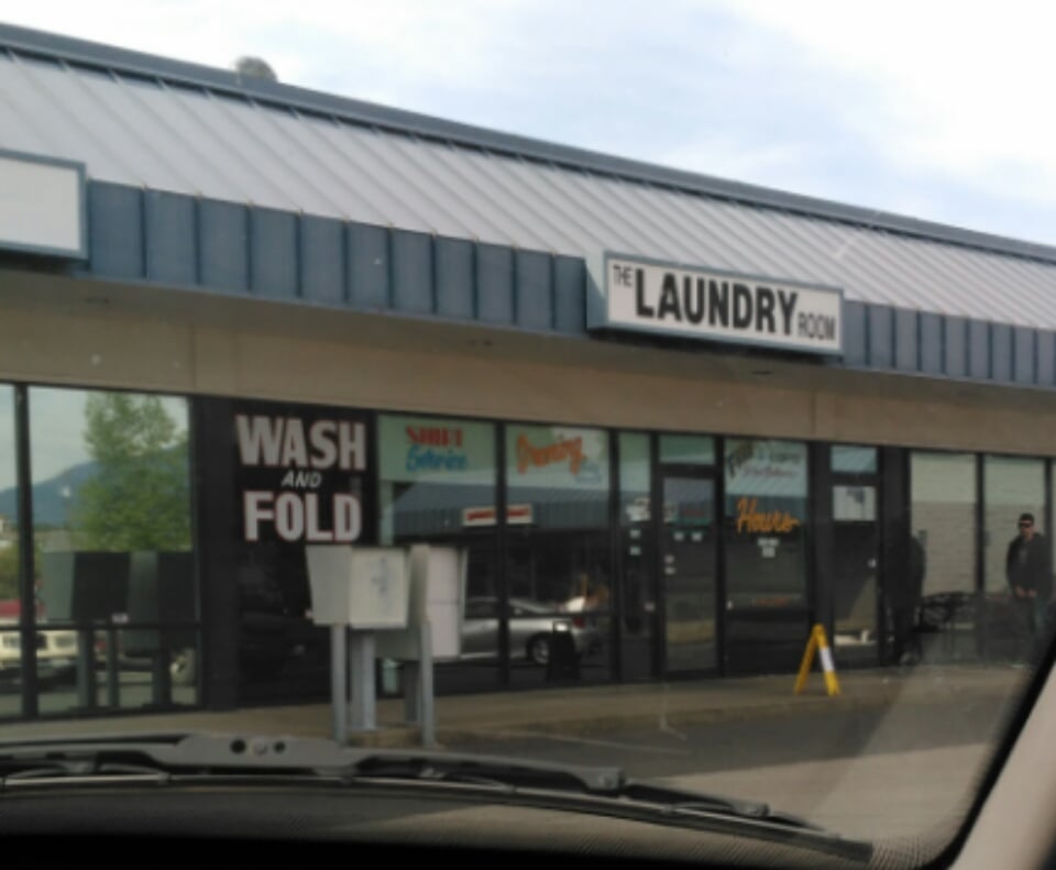 LAUNDRY ROOM Updated September 2024 1720 Redwood Ave, Grants Pass