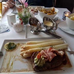 Zum Rothenberg - Steak + Spargel + 2 Saucen + leider links schon was gegessen gehabt ;-)