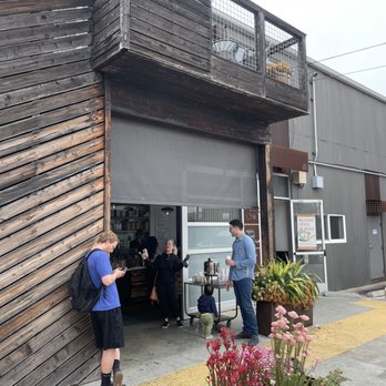 Verve Coffee Roasters - Front entrance and out seating - Coffee & Tea Near Me - Santa Cruz, California