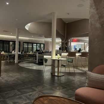 Coupes - Interior and bar - Champagne Bars Near Me - Dallas, Texas