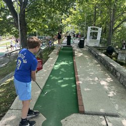 Red Putter Mini Golf