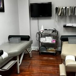 Kendall Chiropractor - Therapy Tables for Muscle Stimulation