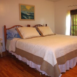 Madison Guest House - Another king bed in the three bedroom suite.