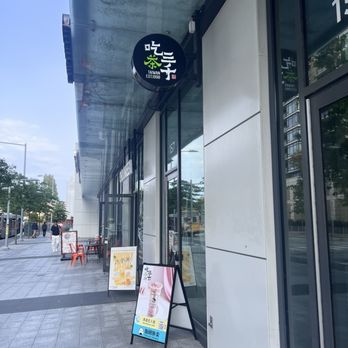 ChiCha San Chen - Outside - Bubble Tea Near Me - Richmond, British Columbia