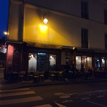 Victoires - View of the front at night - French Near Me - Paris, 75