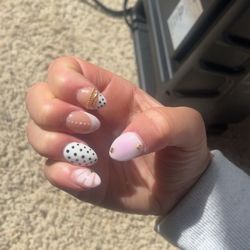 Nail Bliss - Pink and gold nails