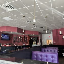 Shukkranaa Indian Cuisine - Bar area and additional seating