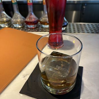 Charlotte Restaurant & Lounge - New American Near Me - Seattle, Washington Charlotte Restaurant & Lounge - New American Near Me - Seattle, Washington