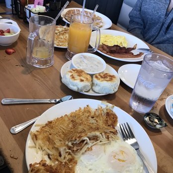 Sunview Cafe - Traditional breakfast with bacon, Belgian waffle, biscuits with side of gravy, side of fruit and fresh squeezed orange juice - Breakfast & Brunch Near Me - Anna, Texas Sunview Cafe - Traditional breakfast with bacon, Belgian waffle, biscuits with side of gravy, side of fruit and fresh squeezed orange juice - Breakfast & Brunch Near Me - Anna, Texas
