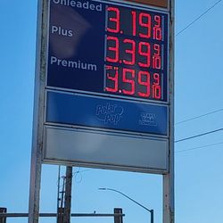 Circle K - Circle K in Newport sure has low gas prices! Hey it's one of those Elon Musk mobiles! Perfectly framed by chance (8/28/24).