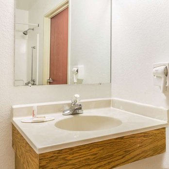 Super 8 by Wyndham Greeley - Bathroom - Hotels Near Me - Greeley, Colorado Super 8 by Wyndham Greeley - Bathroom - Hotels Near Me - Greeley, Colorado