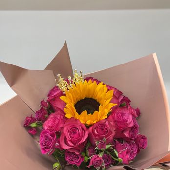 Sister's Flowershop - Florists Near Me - Winnetka, California Sister's Flowershop - Florists Near Me - Winnetka, California