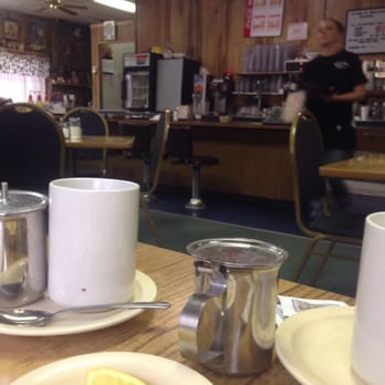 Smokey Bear Restaurant - Back in time.... I was born in 70's. I think it hasn't changed here since then. Affordable prices. Then we will test the taste - Diners Near Me - Capitan, New Mexico