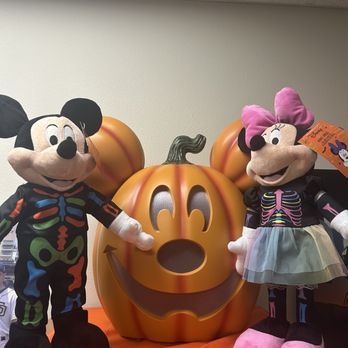 Vons - Vons Mickey Mouse Greeter - Grocery Near Me - Fresno, California Vons - Vons Mickey Mouse Greeter - Grocery Near Me - Fresno, California