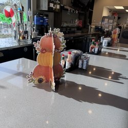 Telly’s Charburgers - There is a bar with beer on tap. It wasn't ready for breakfast, sadly lol