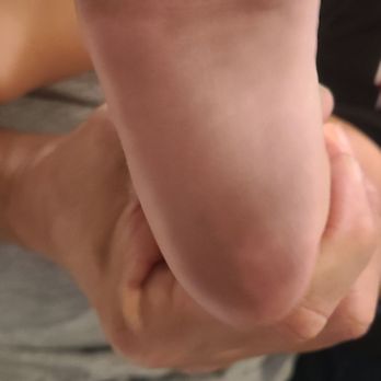 Park Vue Inn - Dirty feet from floor - Hotels Near Me - Anaheim, California