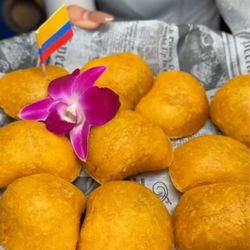 Las Ollitas Colombianas - Mini Empanadas