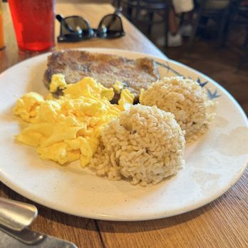 Hawaiian Style Cafe - Kalua Pork Hash with Brown Rice and Mac Salad - Hawaiian Near Me - Hilo, Hawaii
