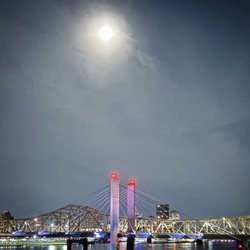 Full moon over London Bridge at 4 am!