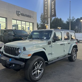 Van Nuys CDJR - Car Dealers Near Me - Van Nuys, California Van Nuys CDJR - Car Dealers Near Me - Van Nuys, California
