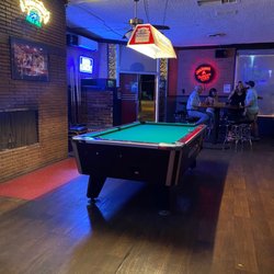 The Elbow Room Sparks - Pool table