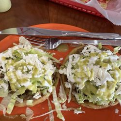 La Catrina Tortilleria - Carnitas sopes