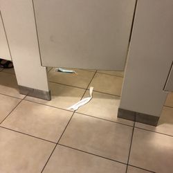 Premium Outlets - Dirty and disgusting