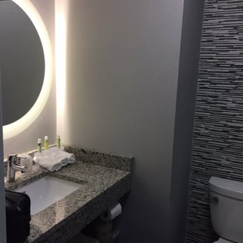 Holiday Inn Express Williamsburg North - Bathroom, post cleaning - Venues & Event Spaces Near Me - Williamsburg, Virginia Holiday Inn Express Williamsburg North - Bathroom, post cleaning - Venues & Event Spaces Near Me - Williamsburg, Virginia