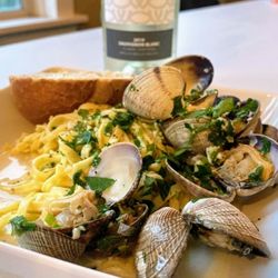 Sipid Bites - Clams linguini