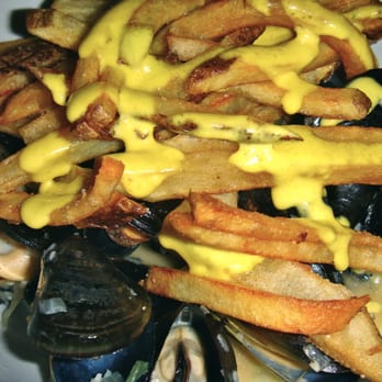 Michael's - MEJILLONES CON FRITAS (aioli sauce on the fries does not compliment the broth on the mussels) - Seafood Near Me - St. Augustine, Florida