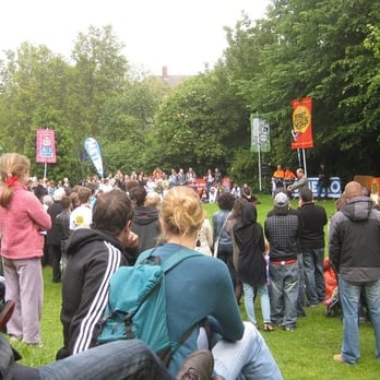 Merrion Square - Merrion Square bustling with festival crowds! - Parks Near Me - Dublin, D