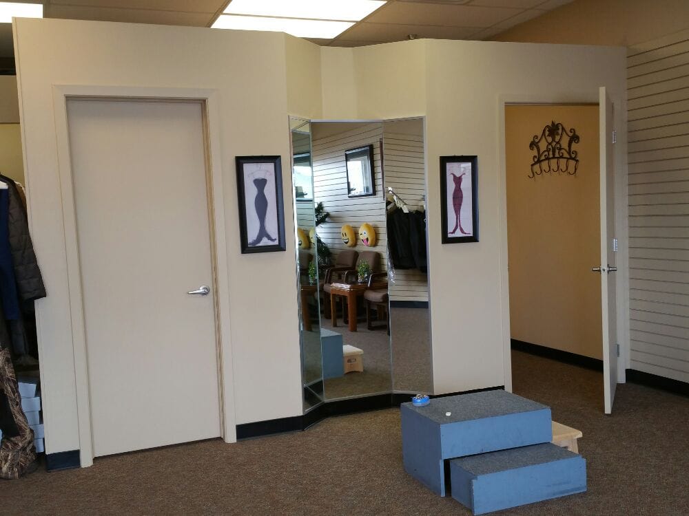 ANNA’S TAILOR SHOP Updated August 2024 207 NE Delaware Ave, Ankeny