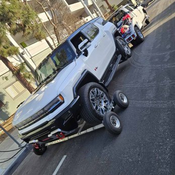 Husky Auto Towing - Towing Near Me - Glendale, California