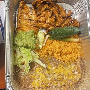Los Gallos Mexican Restaurant - Chicken rice and beans dinner, with guacamole. - Mexican Near Me - Fallon, Nevada Los Gallos Mexican Restaurant - Chicken rice and beans dinner, with guacamole. - Mexican Near Me - Fallon, Nevada