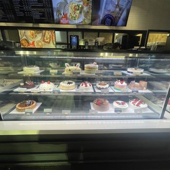 Paris Baguette - Display - Bakeries Near Me - Winter Park, Florida