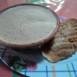 Comedor Lupita - Chocolate de leche y pan.
