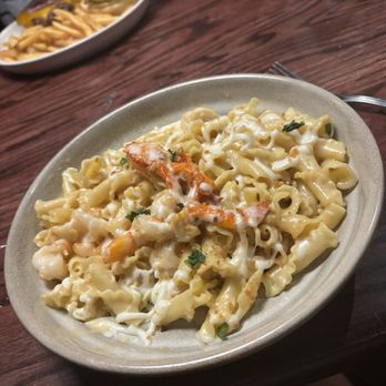 Houlihan's - Lobster Mac and Cheese - Bars Near Me - Holmdel, New Jersey Houlihan's - Lobster Mac and Cheese - Bars Near Me - Holmdel, New Jersey