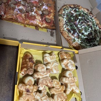 Winzza - Gingerbread pizza bites, asada pizza & Detroit style meat lovers - Pizza Near Me - San Fernando Valley, California Winzza - Gingerbread pizza bites, asada pizza & Detroit style meat lovers - Pizza Near Me - San Fernando Valley, California