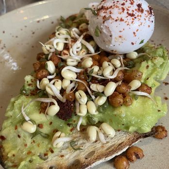 Caravan Fitzrovia - Avocado toast with egg added - British Near Me - London, XGL Caravan Fitzrovia - Avocado toast with egg added - British Near Me - London, XGL