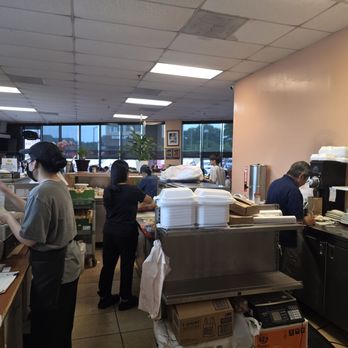 Lee's Bakery - Busy Sunday in motion - Vietnamese Near Me - Atlanta, Georgia