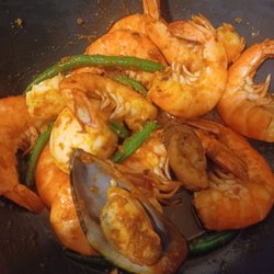 The Boiling Station - Shrimp and green muscles