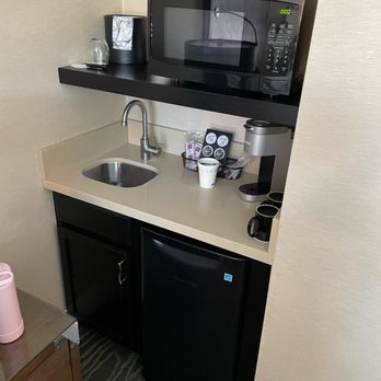 Best Western Plus Stevenson Manor - Mini kitchen in hotel room - Hotels Near Me - Calistoga, California