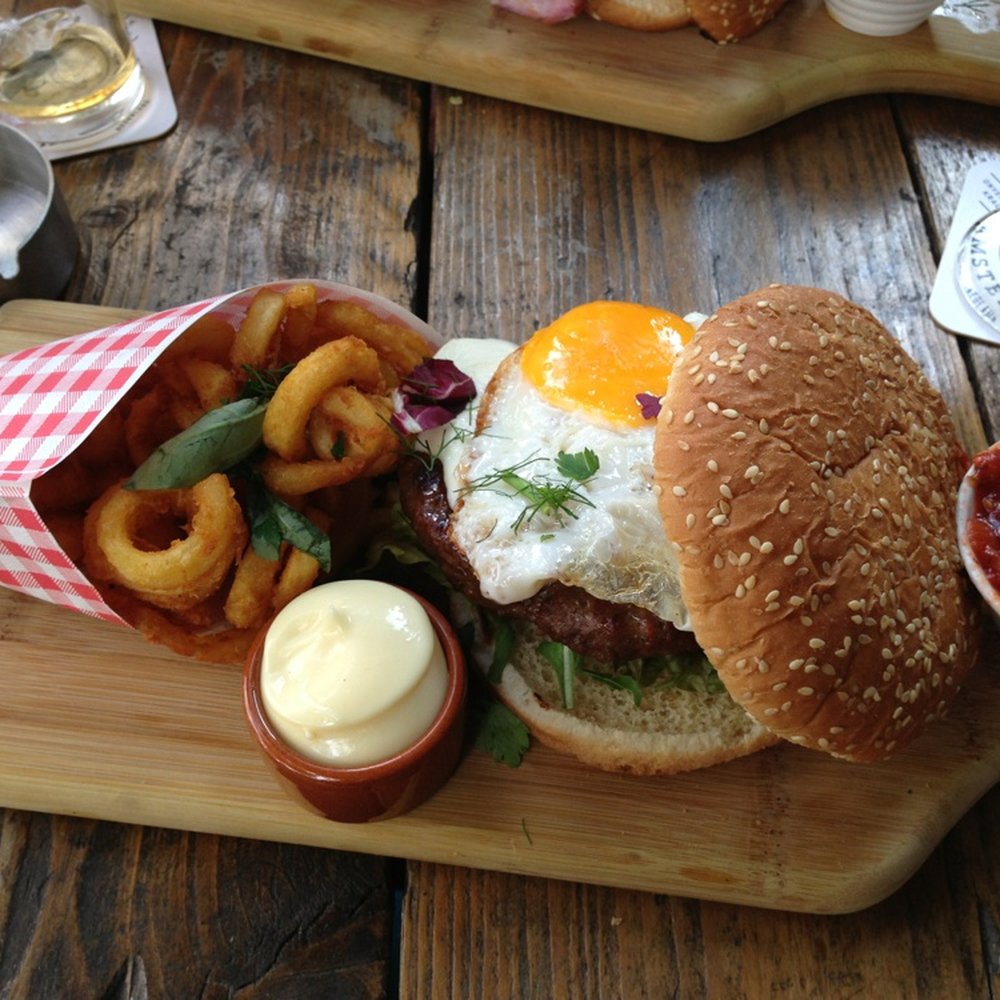 Café Bloemers - Hamburger met mozzarella! - Bars Near Me - Amsterdam, New Hampshire Café Bloemers - Hamburger met mozzarella! - Bars Near Me - Amsterdam, New Hampshire
