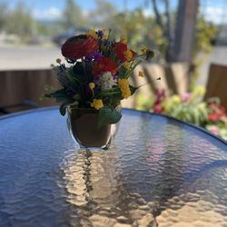 Froggy's Auto Wash & Lube - Floral arrangement in the waiting area