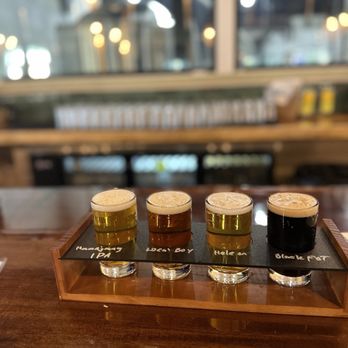 Napali Brewing - Tasting flight - Brewpubs Near Me - Kapaʻa, Hawaii